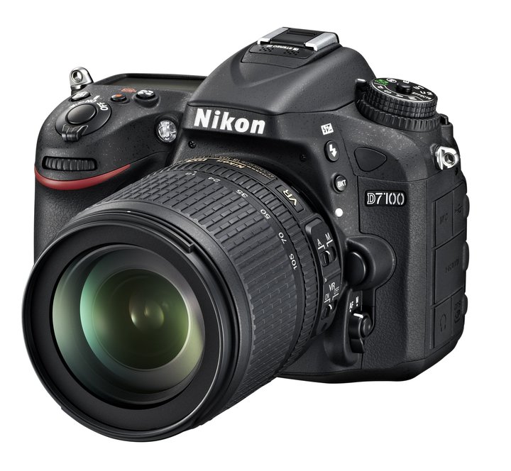 Nikon D7100 + 18-105 AF-S DX VR_655923349