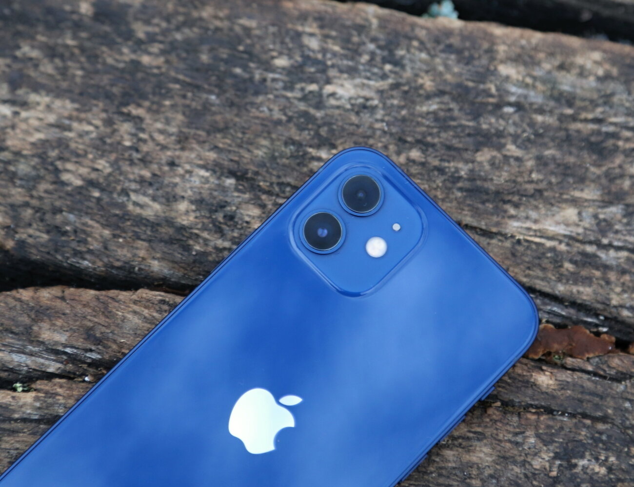 Recenze: Apple iPhone 12 – zrodil se nový bestseller?