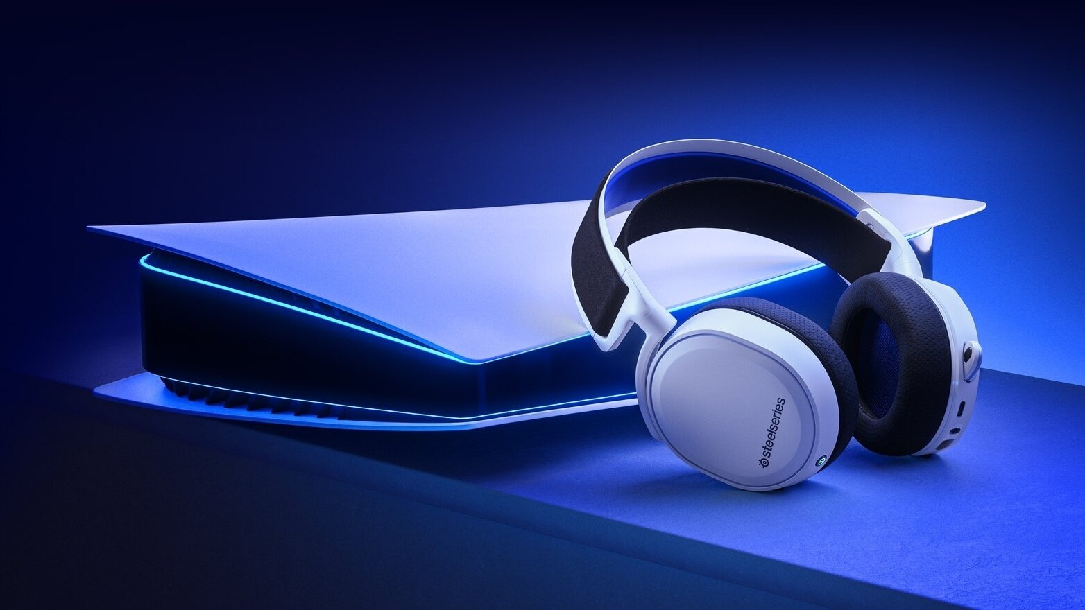 Prémiový zvuk pro PC i PlayStation. Testujeme sluchátka SteelSeries Arctis 7P+