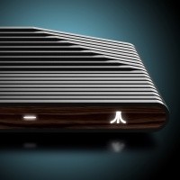 Tajemná konzole od Atari se odhaluje. Sází na originální design a vzpomínky