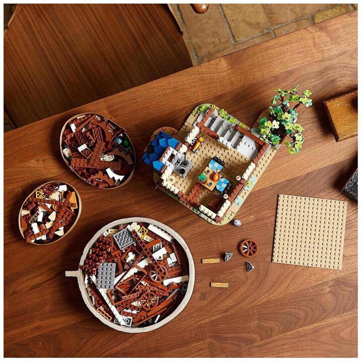 LEGO® Ideas 21325 Středověká kovárna_147101001