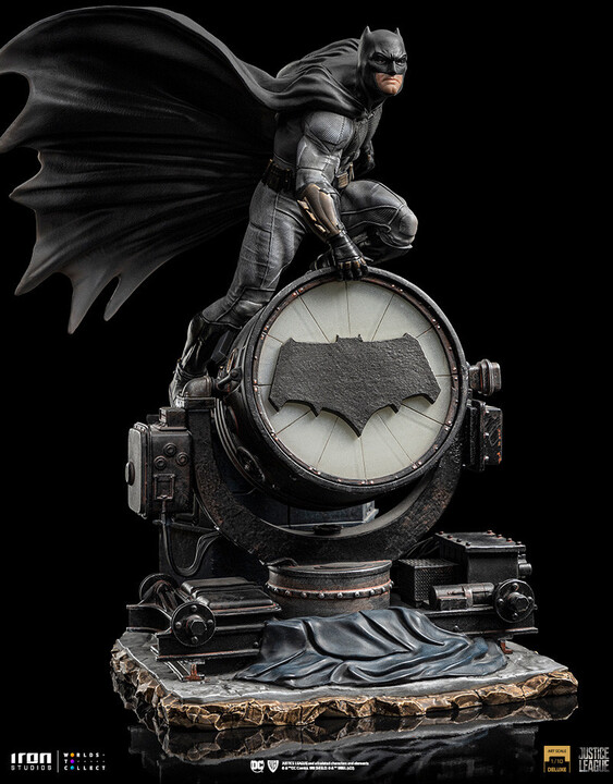 Figurka Iron Studios DC: Zack Snyder&#39;s Justice League - Batman on Batsignal Deluxe Art Scale 1/10_946891656