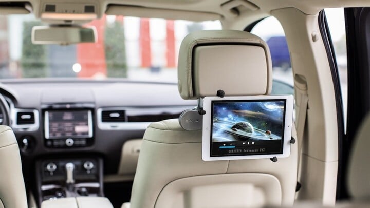 Držáky na tablet do auta: testováno na dětech