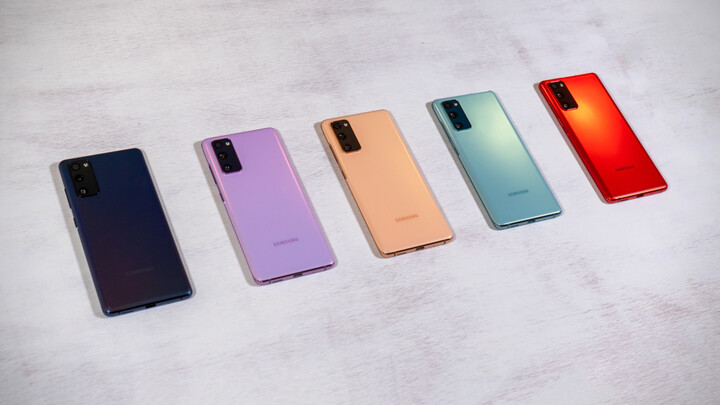 Pestré barvy, atraktivní cenovka. Samsung ukázal vlajkovou loď ve fanouškovské edici