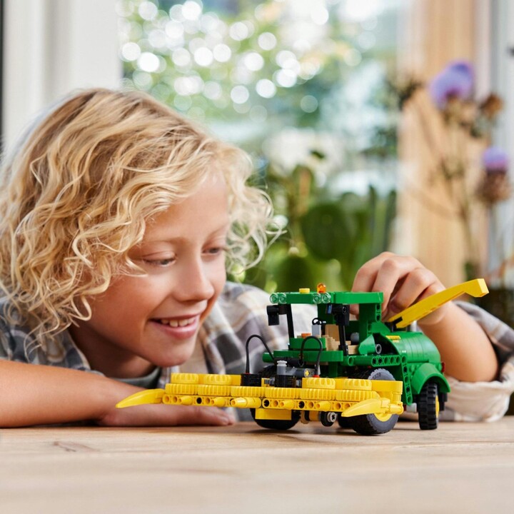 LEGO® Technic 42168 John Deere 9700 Forage Harvester_1665269511