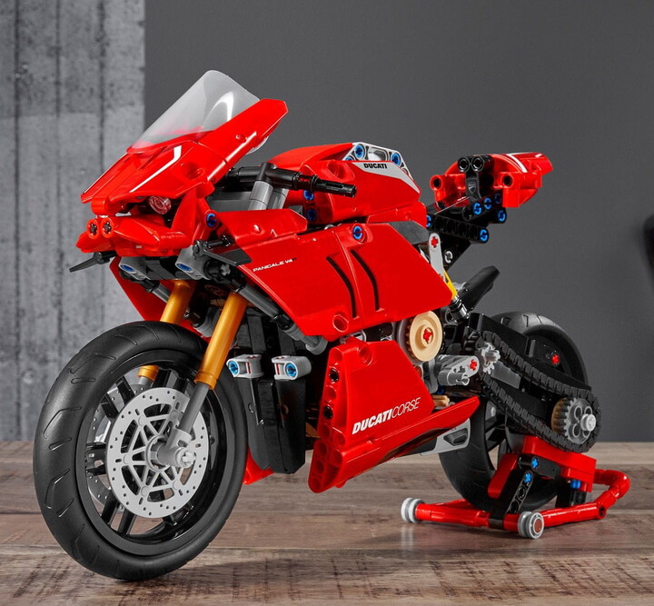 Extra výhodný balíček LEGO® Technic - Motorky - Ducati 42107 a BMW 42130_2071923534