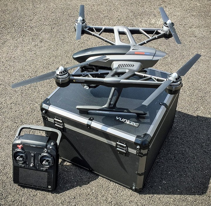 YUNEEC kvadrokoptéra - dron, Q500 4K TYPHOON s kamerou C-GO3-4K RTF, SteadyGrip a trolly kufrem_2131422345