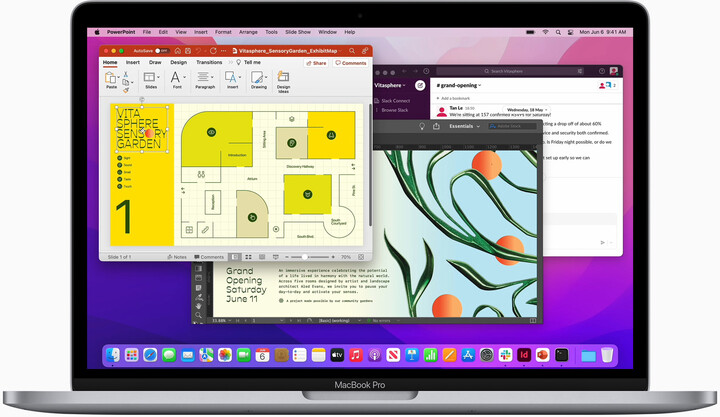 Apple-WWDC22-MacBook-Pro-13-multitasking-demo-220606.jpg