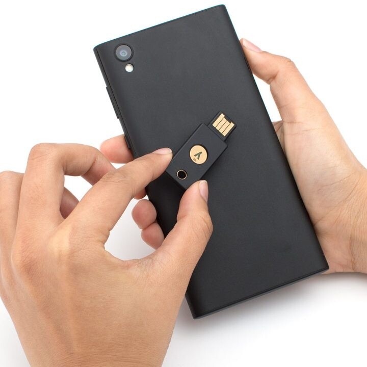 YubiKey 5 NFC - USB-A, klíč/token s vícefaktorovou autentizaci (NFC, MIFARE),_874620992
