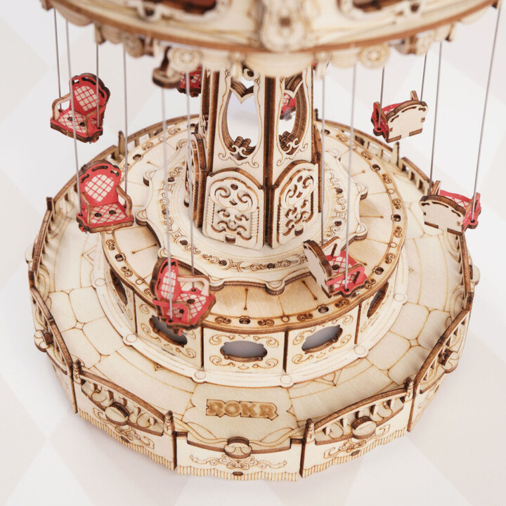 Stavebnice RoboTime - Řetízkový kolotoč barevný, hrací skříňka, dřevěná_1563323565