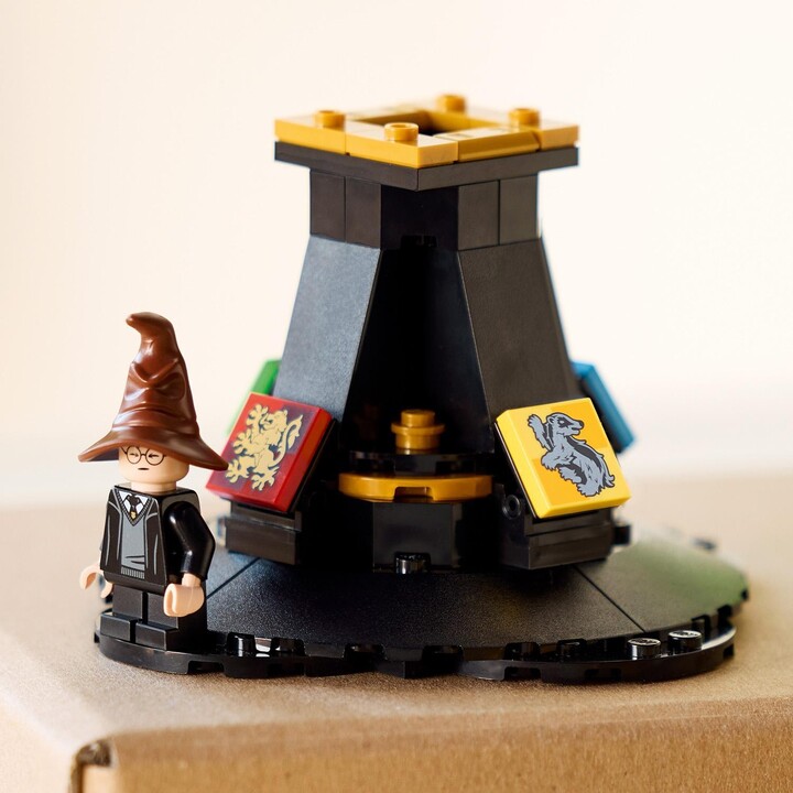 LEGO® Harry Potter™ 76429, Mluvící Moudrý klobouk_1004356003