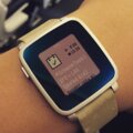 Neotřelé chytré hodinky Pebble oficiálně u nás. Slibují týdenní výdrž