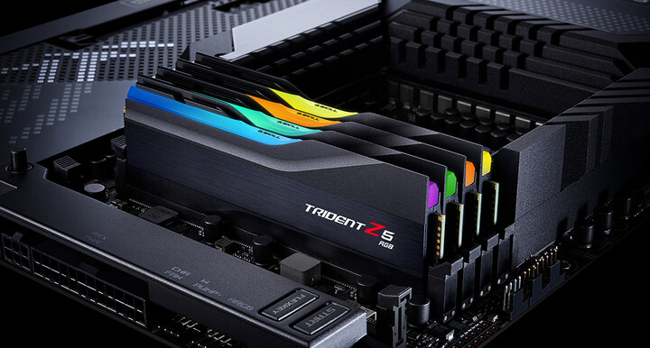 G.Skill Trident Z5 RGB 32GB (2x16GB) DDR5 6800 CL34, černá_1848159610