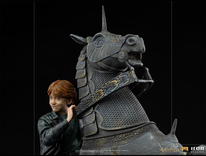Figurka Iron Studios Harry Potter - Ron Weasley at the Wizard Chess Deluxe Art Scale, 1/10_1649119896