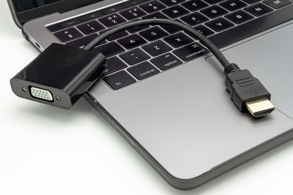 Jak snadno a jednoduše připojit monitor k Geek Magazín